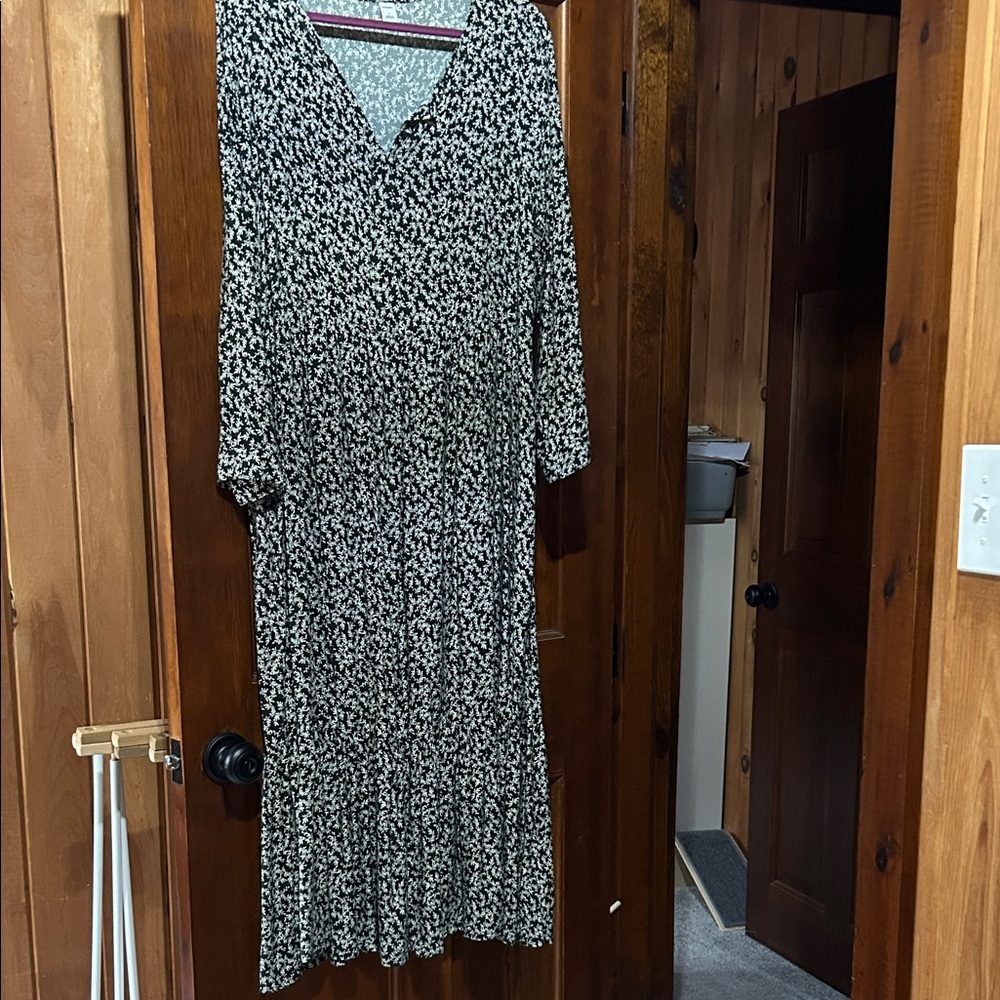 Old Navy Black and White Printed Maxi Dress